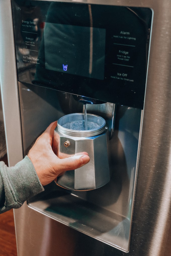 https://thedarkestroast.com/wp-content/uploads/2018/07/Pouring-Water-in-Moka-Pot.jpg