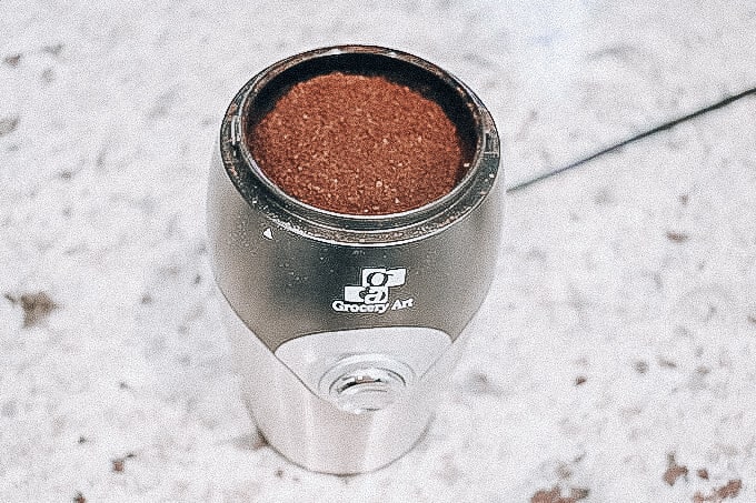 https://thedarkestroast.com/wp-content/uploads/2018/07/freshly-ground-coffee-in-electric-grinder.jpg